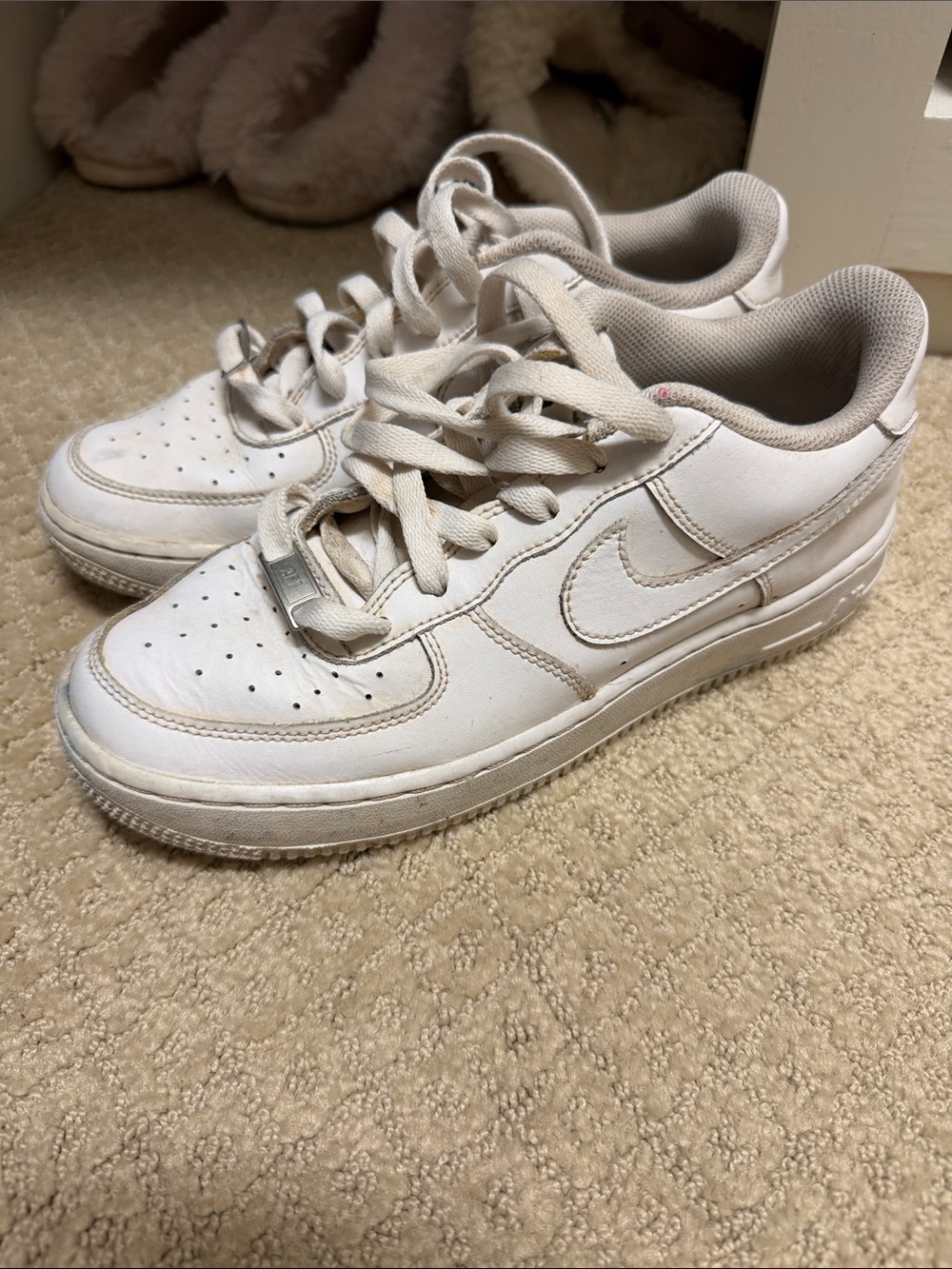 Nike Air Force One Kids White Low-Top Sneakers with Light Beige Accents